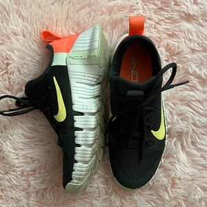 Black size 7 Nike metcon